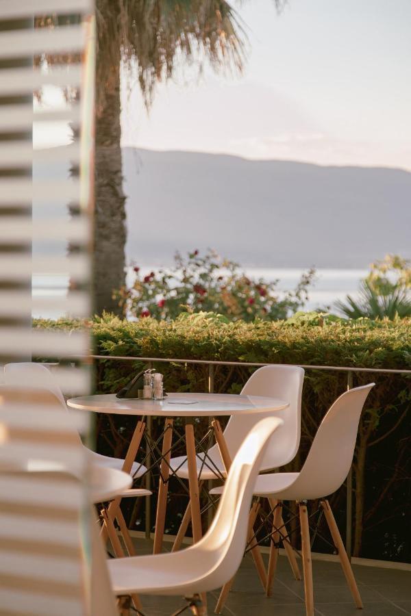 Calma Beach Hotel สตาวรอส ภายนอก รูปภาพ