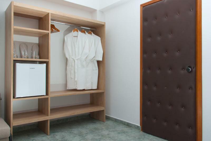 Calma Beach Hotel สตาวรอส ภายนอก รูปภาพ
