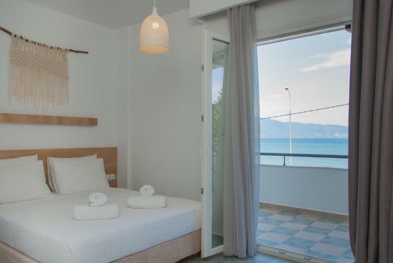 Calma Beach Hotel สตาวรอส ภายนอก รูปภาพ
