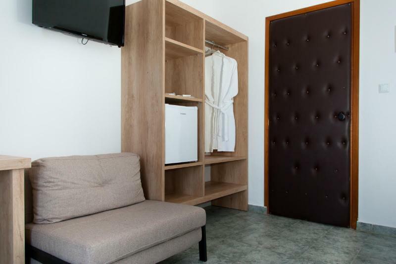 Calma Beach Hotel สตาวรอส ภายนอก รูปภาพ