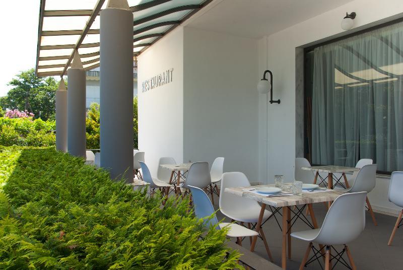 Calma Beach Hotel สตาวรอส ภายนอก รูปภาพ